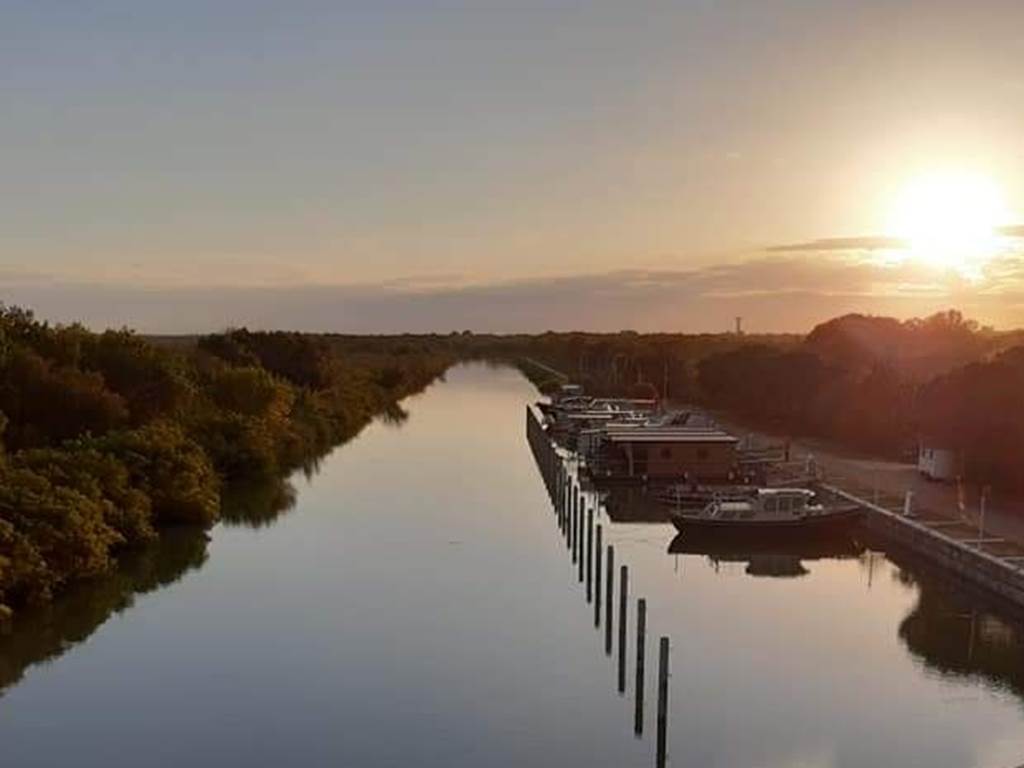 Coucher du soleil sur le canal