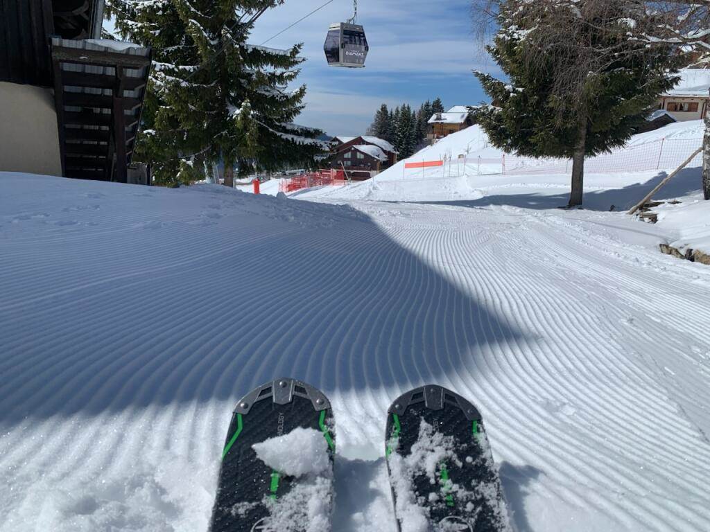Sortie du chalet avec accès direct sur la piste
