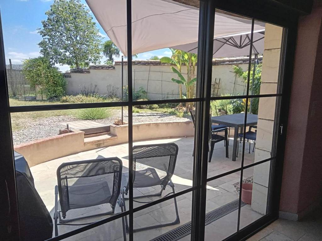 Gîte La Granica - baies vitrées donnant sur le jardin