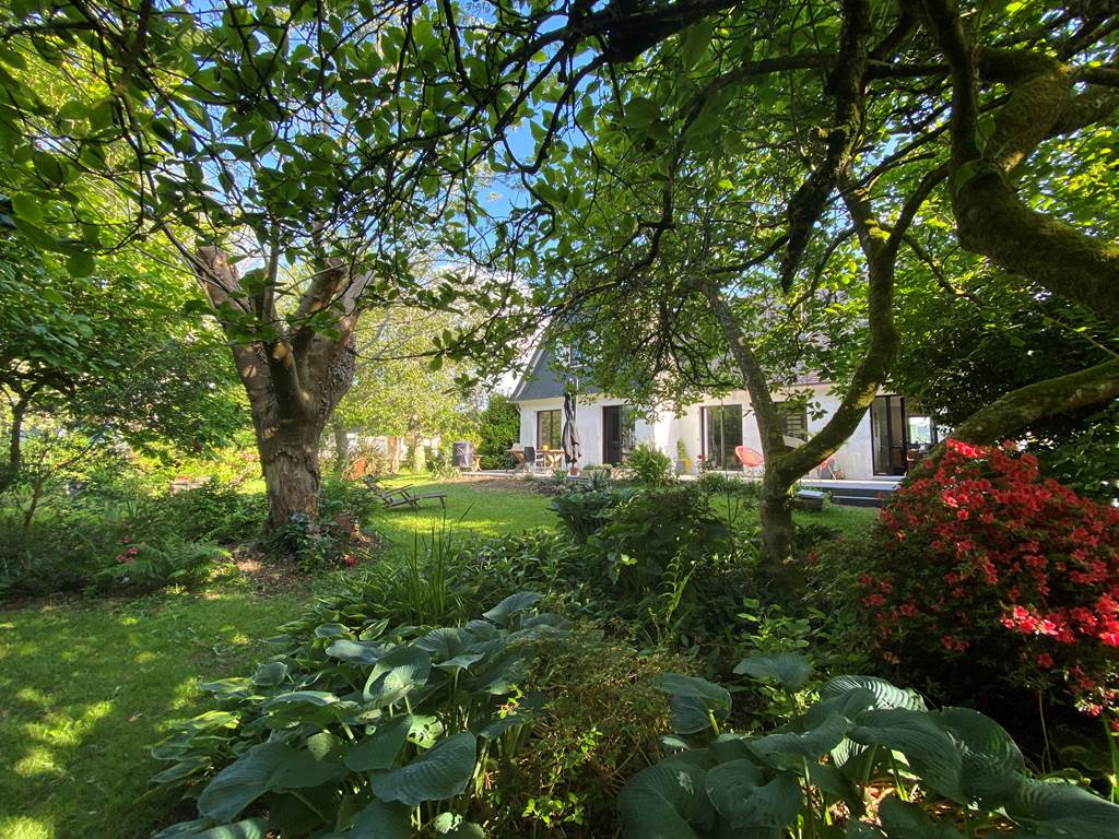 Au coeur du village de Plogonnec....un havre de paix et de nature