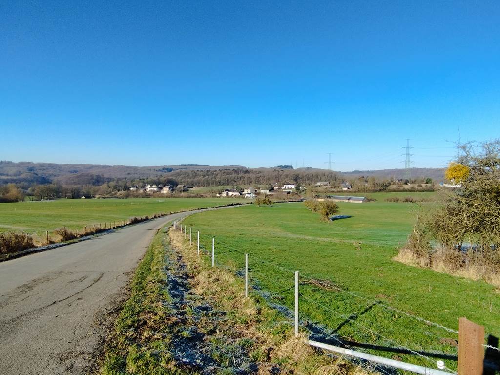 Le chemin qui mène au hameau de Xhignesse