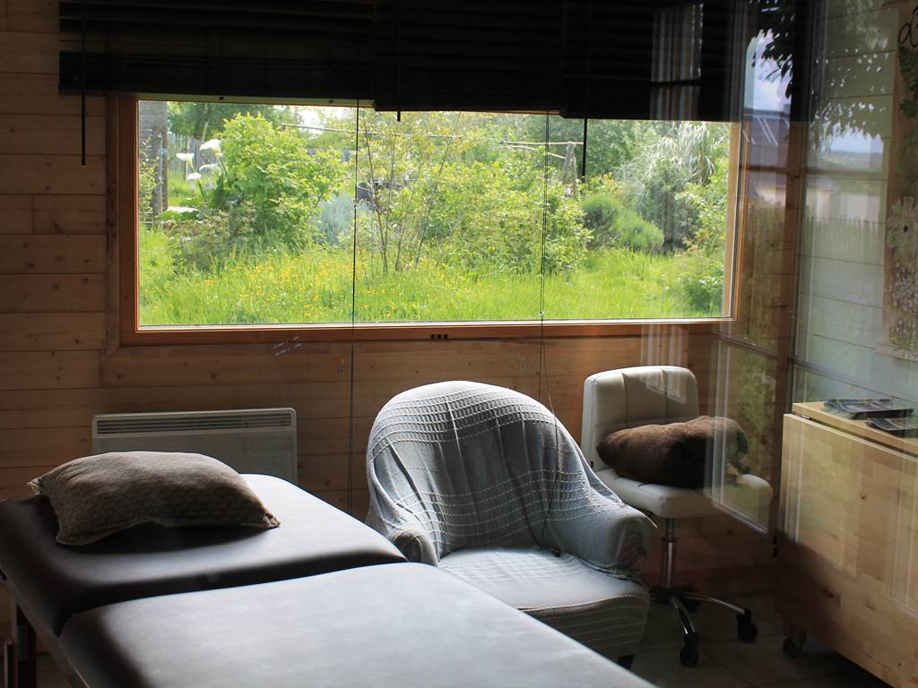 Massage-vue-jardin-soins-plante-médicinal-Masserac-bretagne