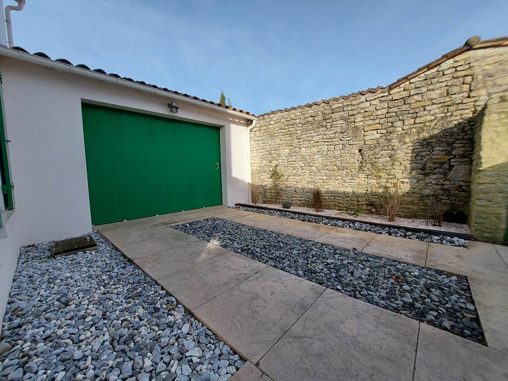 Cour et garage