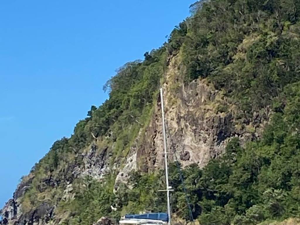 Kaona à la bouée au port de Deshaies