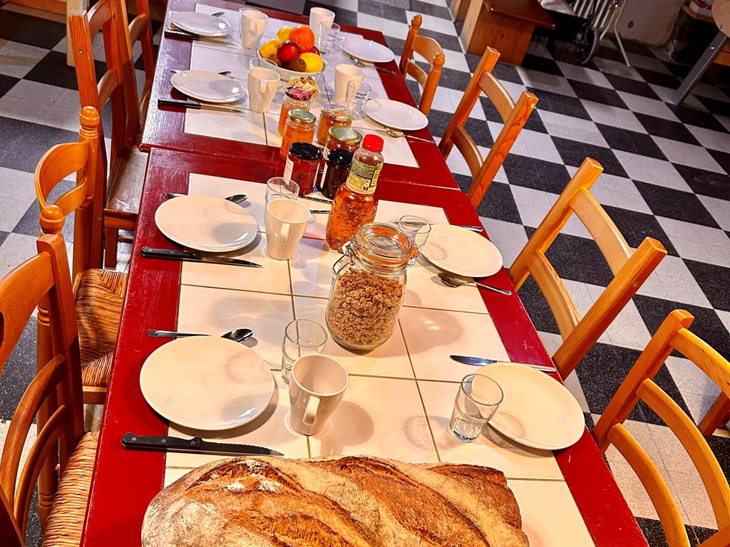 petit déjeuner montagne confiture