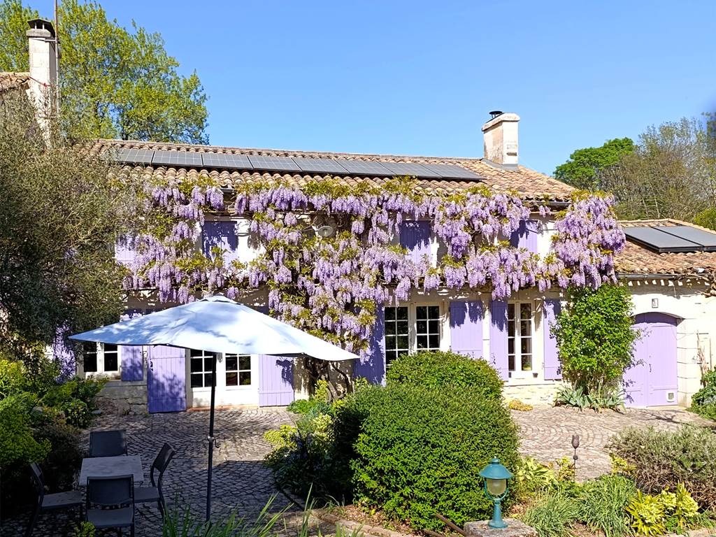 Maison d'hôte au printemps