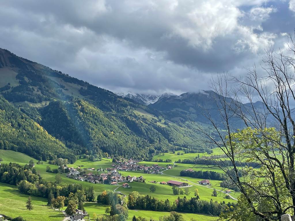 Vallée verdoyante automne en Gruyère