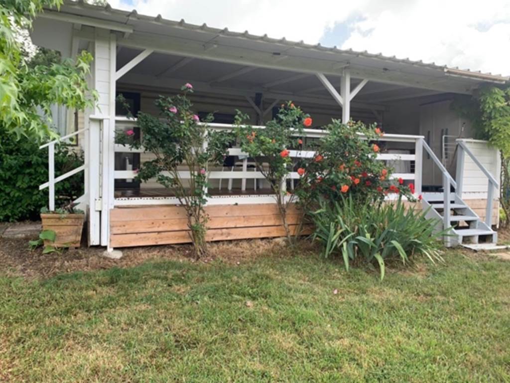 Mobil-home Chat avec sanitaires
