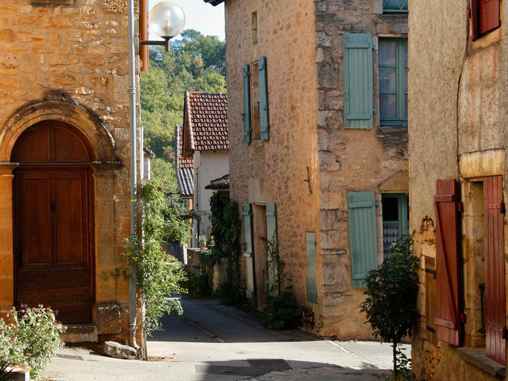 Ruelle du village médiéval de Goujounac