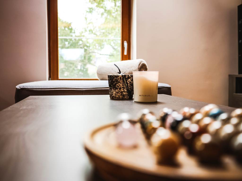 Gi^te Maud Neuprez. 10-25 BOOKING HD-46