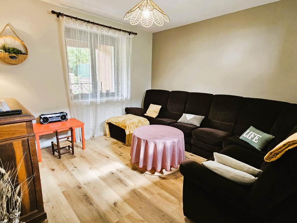 Gîte n°19G3131 "La Maroussie" – SALON LA TOUR