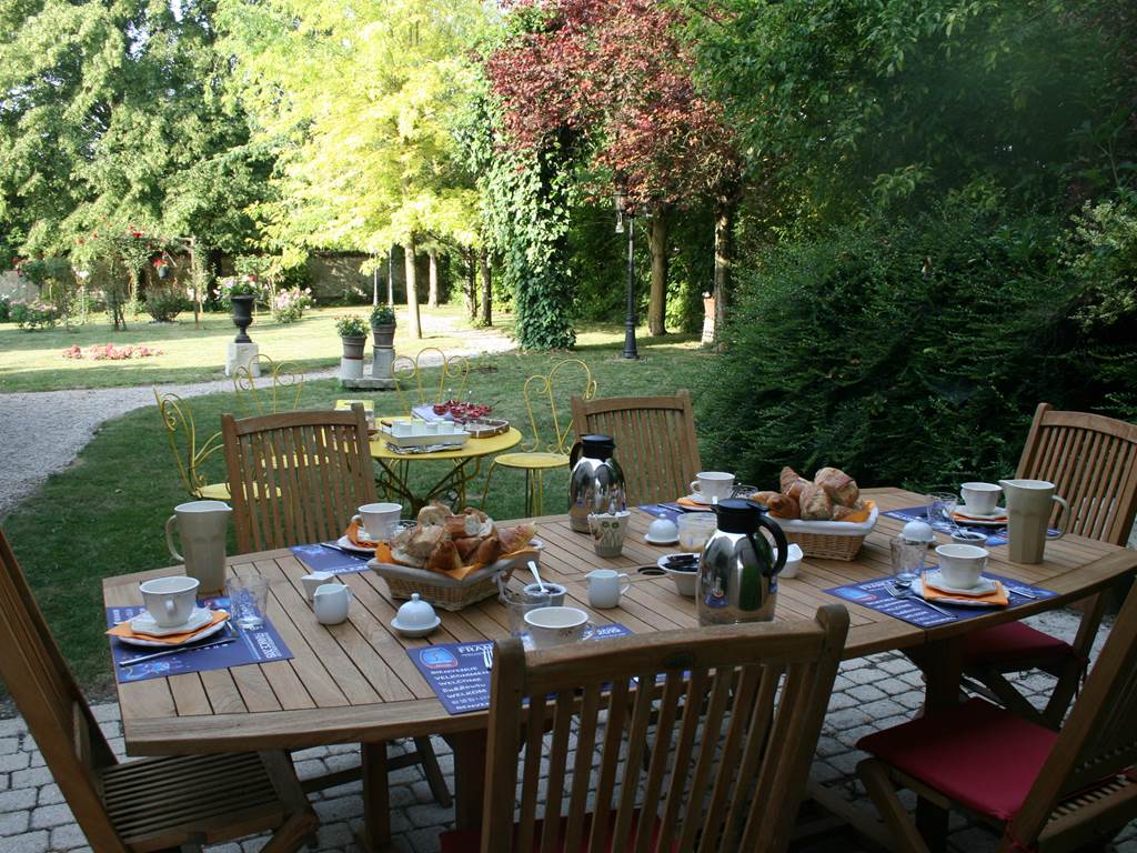 Petit-déjeuner au jardin