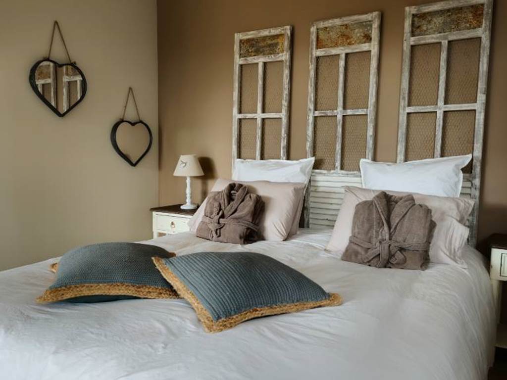 alombredelacheneraie_chambre2_grand_pic_saint_loup_tourisme_gite_les_vignes