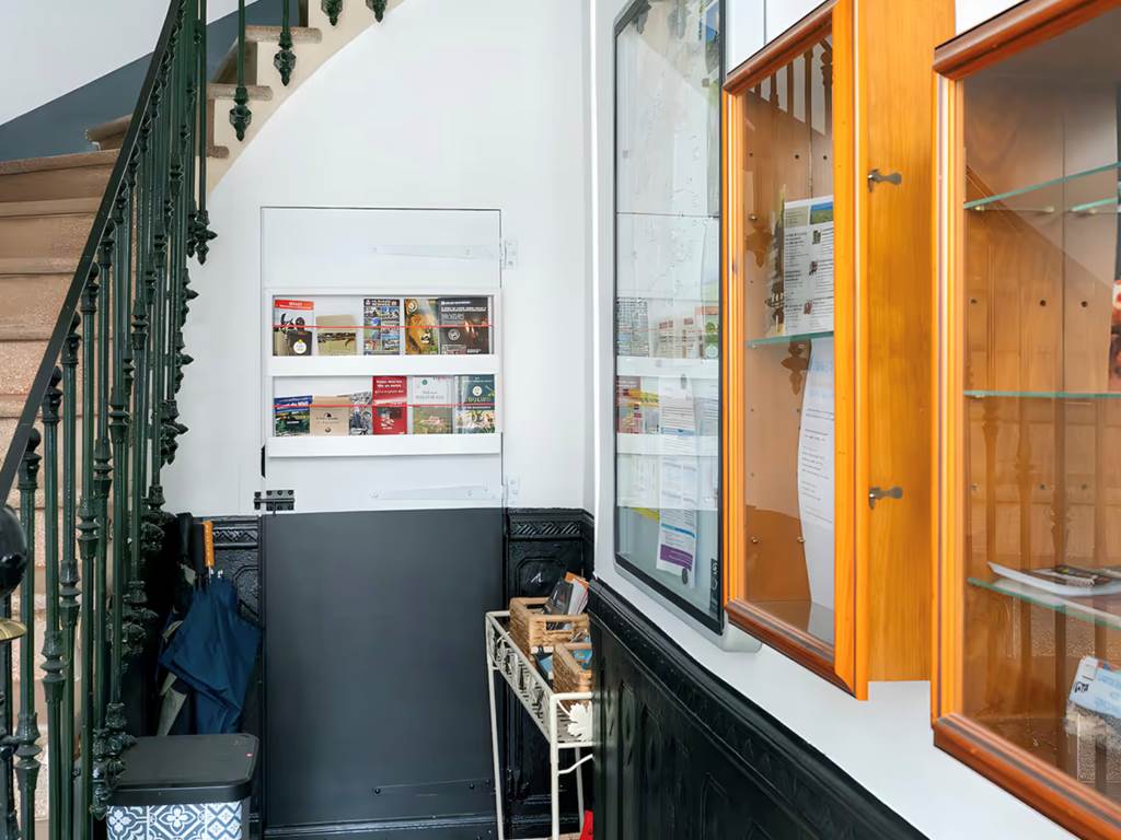 bibliotheque-bois-decoration-gite-olonzac