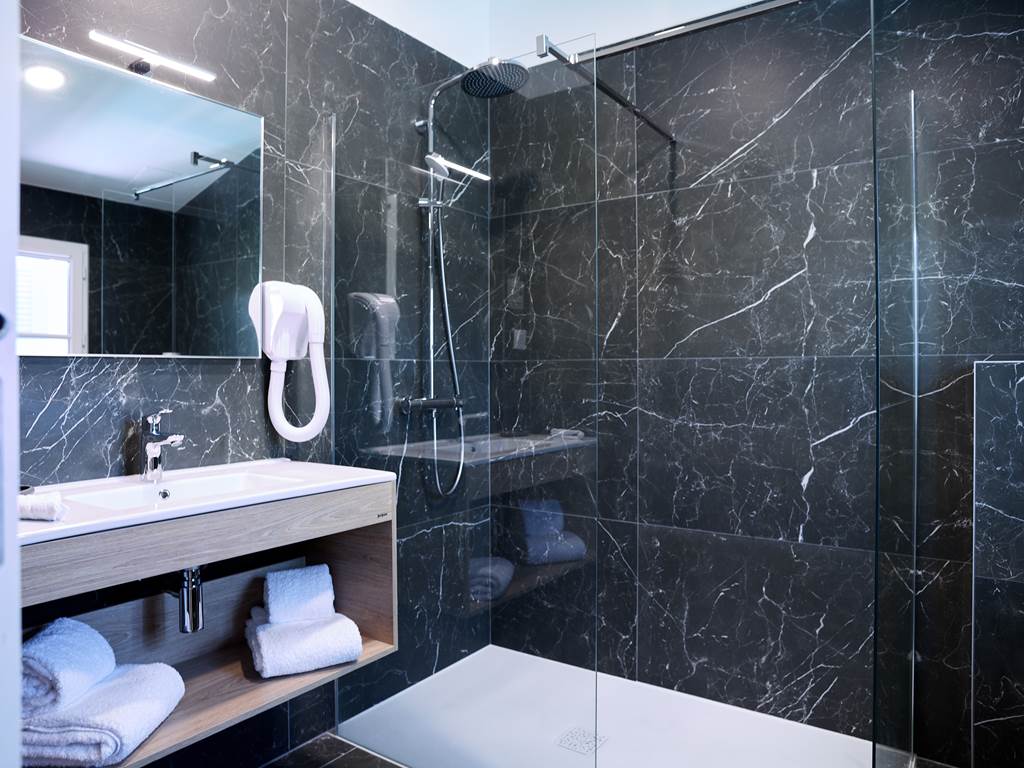 Hôtel Le Galion | salle de bain