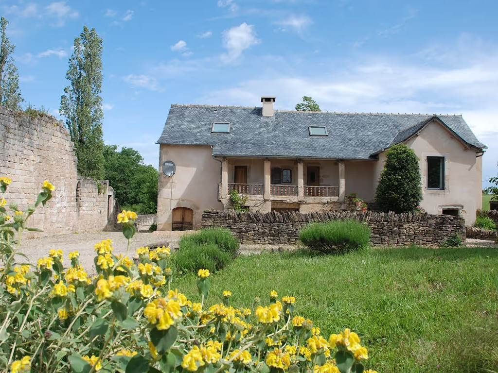 maison-de-pervinquieres-exterieur