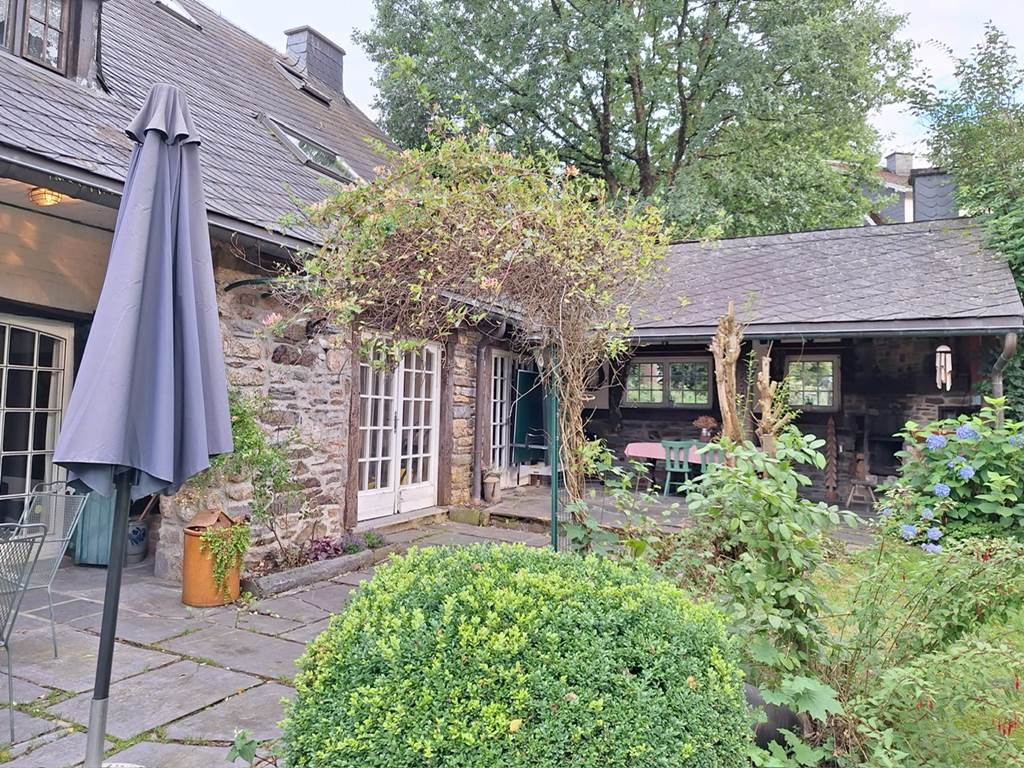 Vers la terrasse couverte