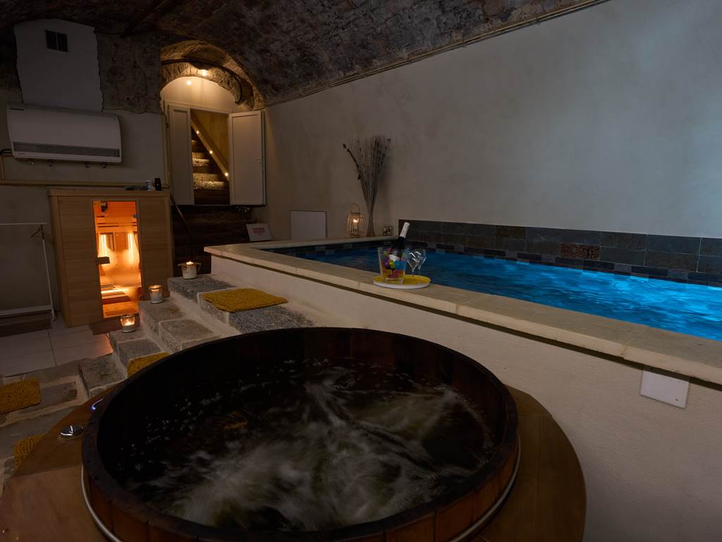 Espace bien-être : bain nordique, piscine, sauna