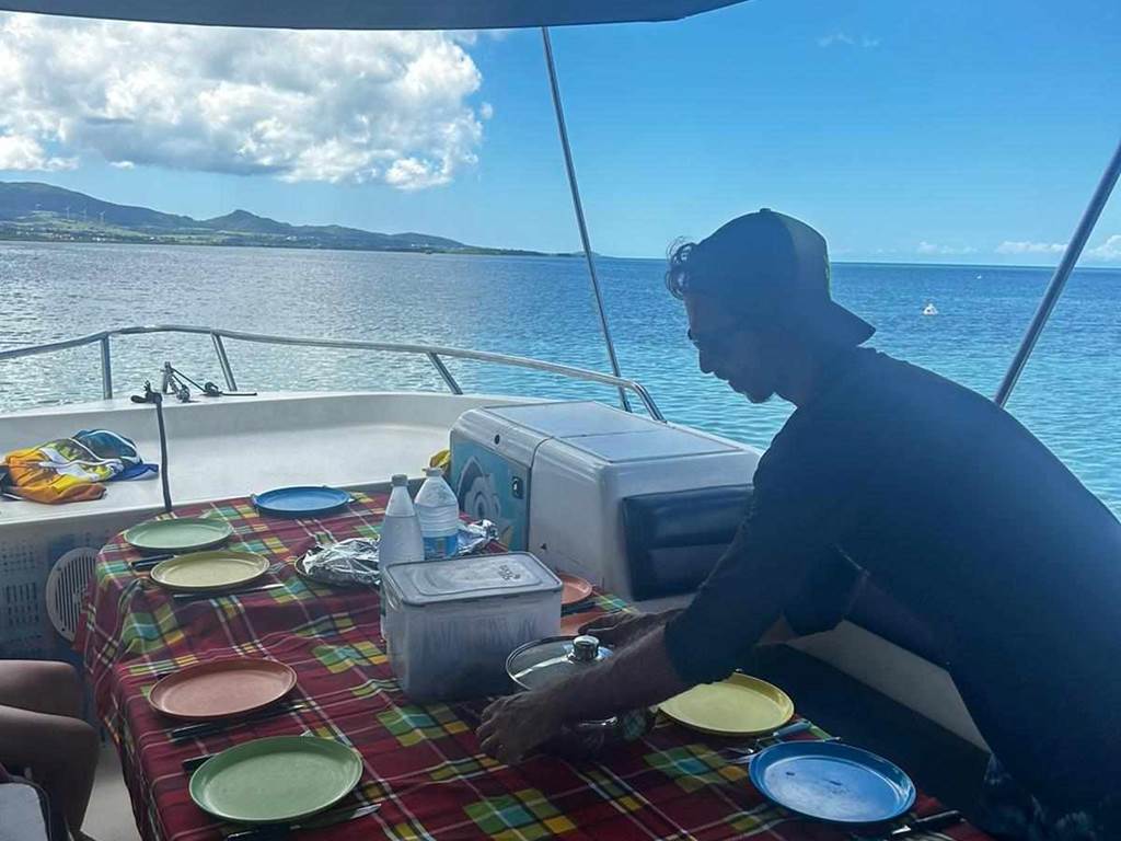 #guadeloupe #gwada #antilles #caraibes #fwi #guadeloupeislands #beach #island #nature #travel #holiday #vacances #sun #paradise #plage #sunset #picoftheday #instagood #photooftheday #instatravel #excursionbateau #randonnée971 #plageguadeloupe #kayakguadeloupe #snorkeling971 #visiteguadeloupe #activitesantilles #tourisme971 #découvertedelile #vacancesguadeloupe