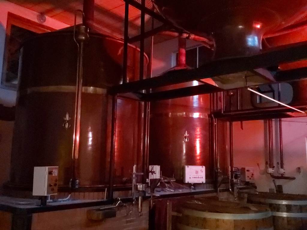 Notre distillerie à visiter et sentir les bonnes odeurs de nos eaux-de-vie