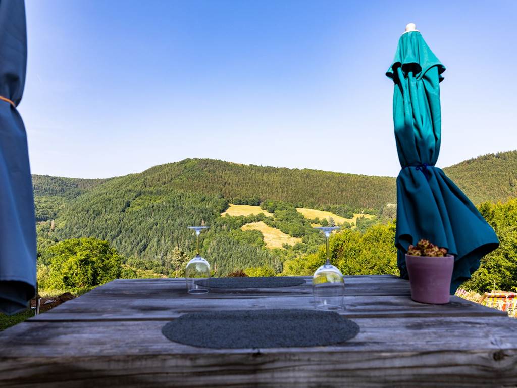 Dîner en terrasse - Chambre d'hôtes Les Baumes