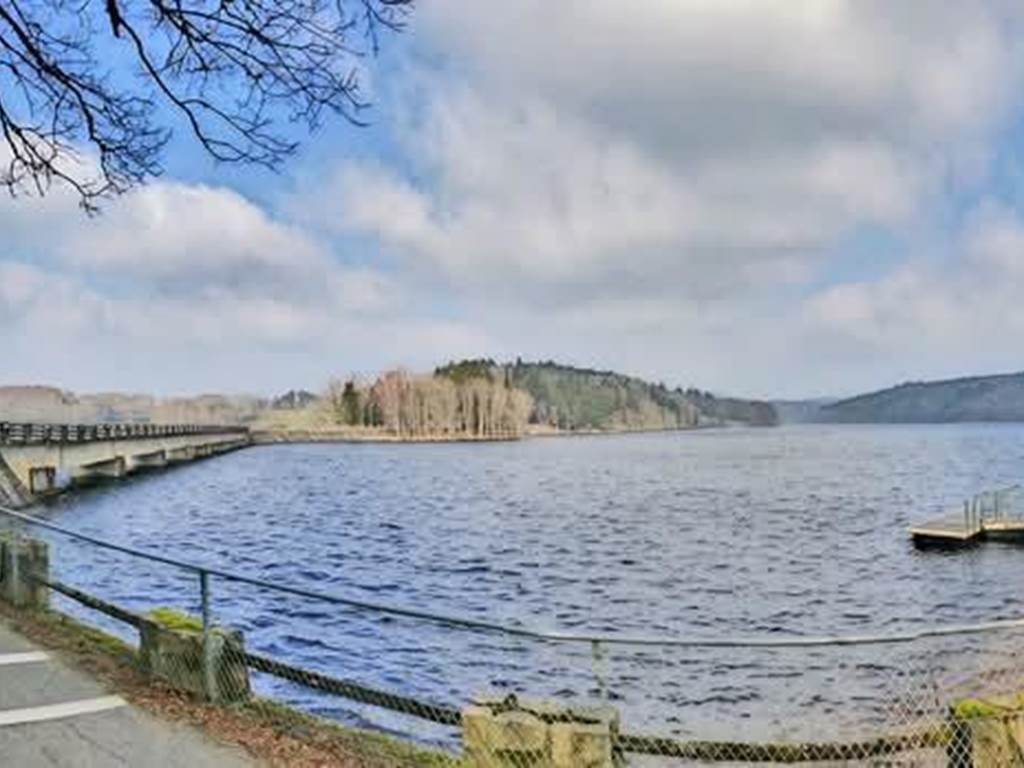 Lac de vassiviere creuse 23340 vacances en famille