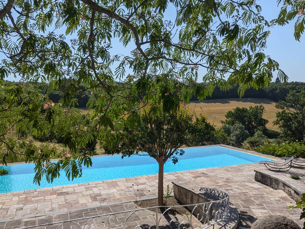 piscine à débordement