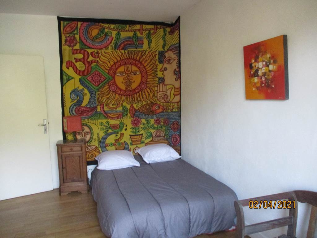 Chambre moyenne Lit tenture cadre, bout banquette ++