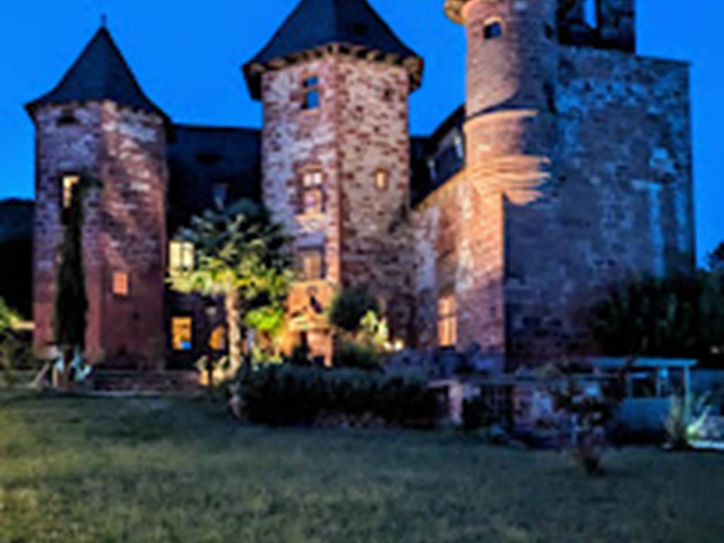 château de Vassinhac et sa visite nocturne Collonges La Rouge