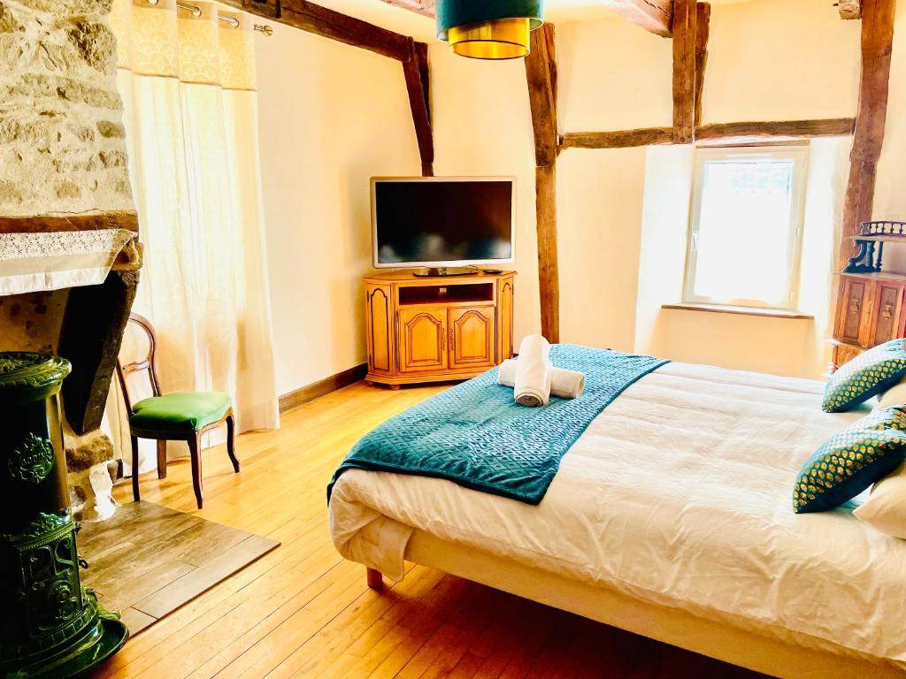 AU-CHARME-D'ANTAN-19-Lit-Double