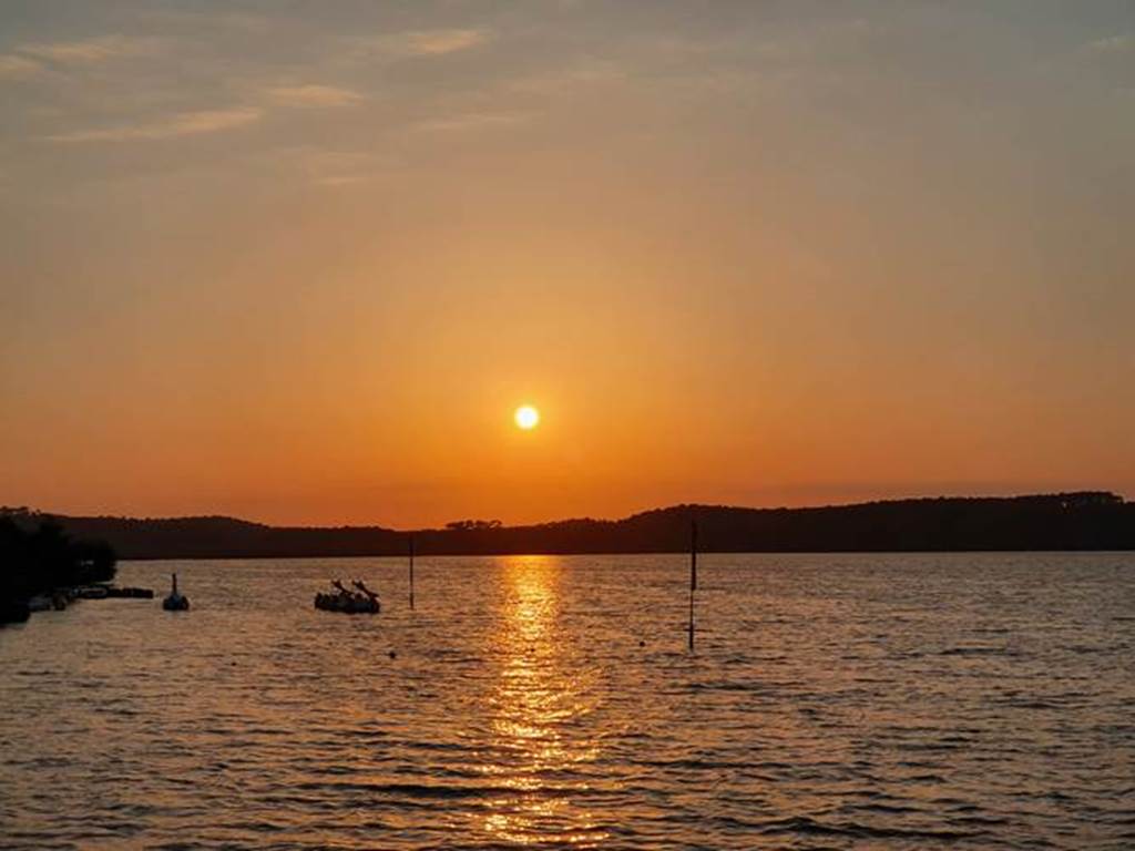 Coucher de soleil sur le lac de Léon