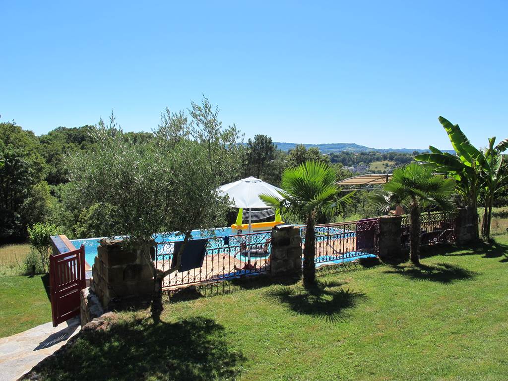 Gîte charme corrèze piscine à débordement