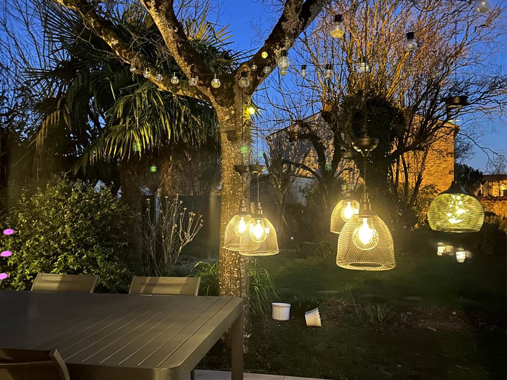 terrasse sud lampes solaires_La Grande Cavalerie