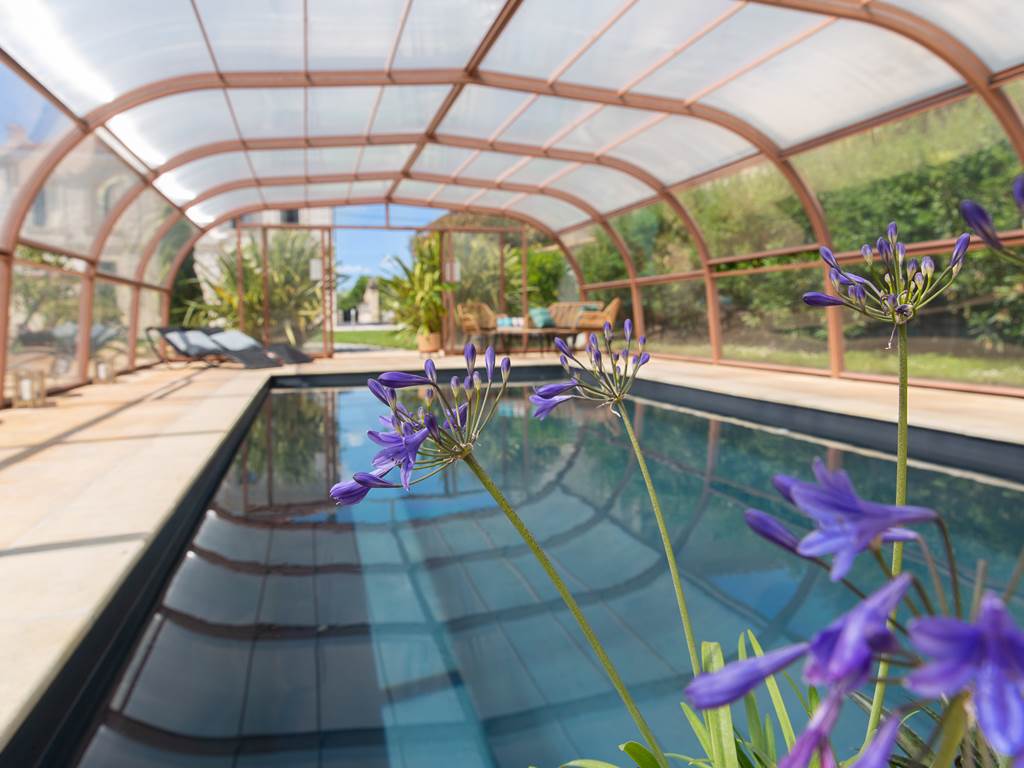 Maison de Jean, chambres d'hôtes de charme en Blaye Côtes de Bordeaux , Château Haut Bourcier avec piscine chauffée et couverte