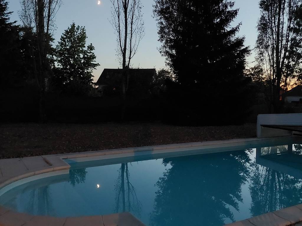 gite avallon bourgogne piscine by night