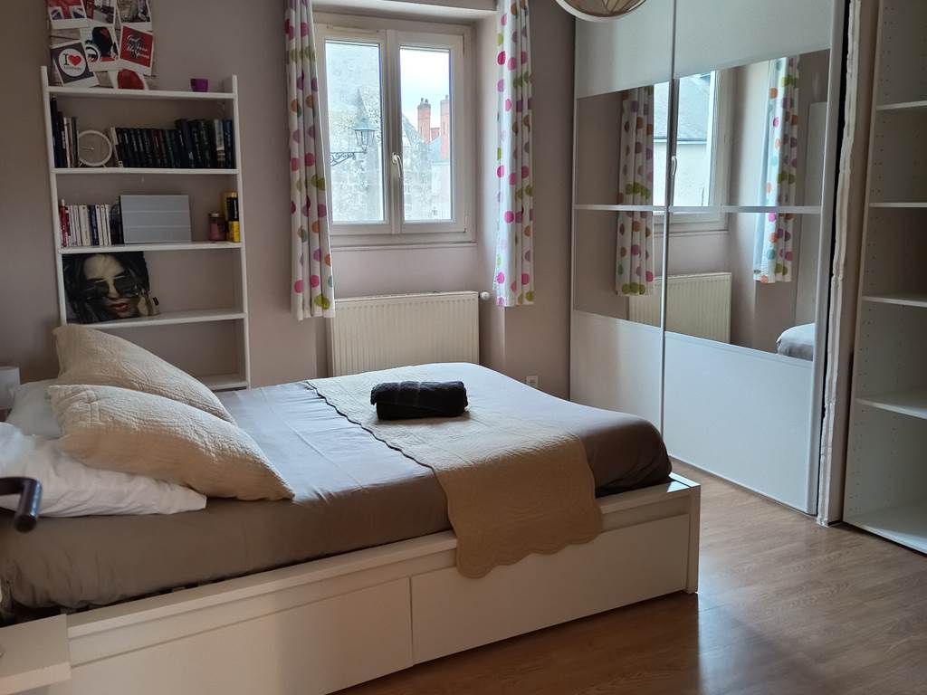 Chambre confortable lit 140 avec bureau