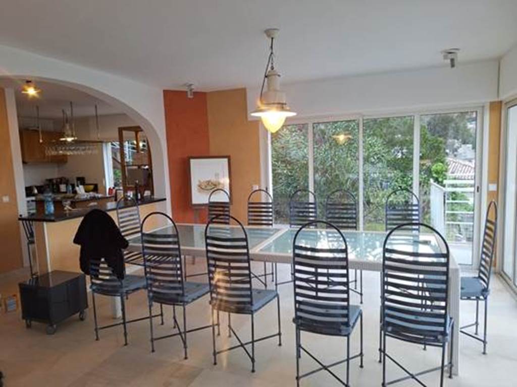 Salle à manger villa Super Cannes