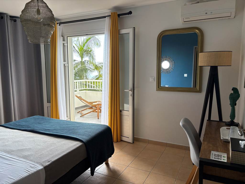 chambre Tafia, climatisée avec terrasse et vue océan, lit Queen Size