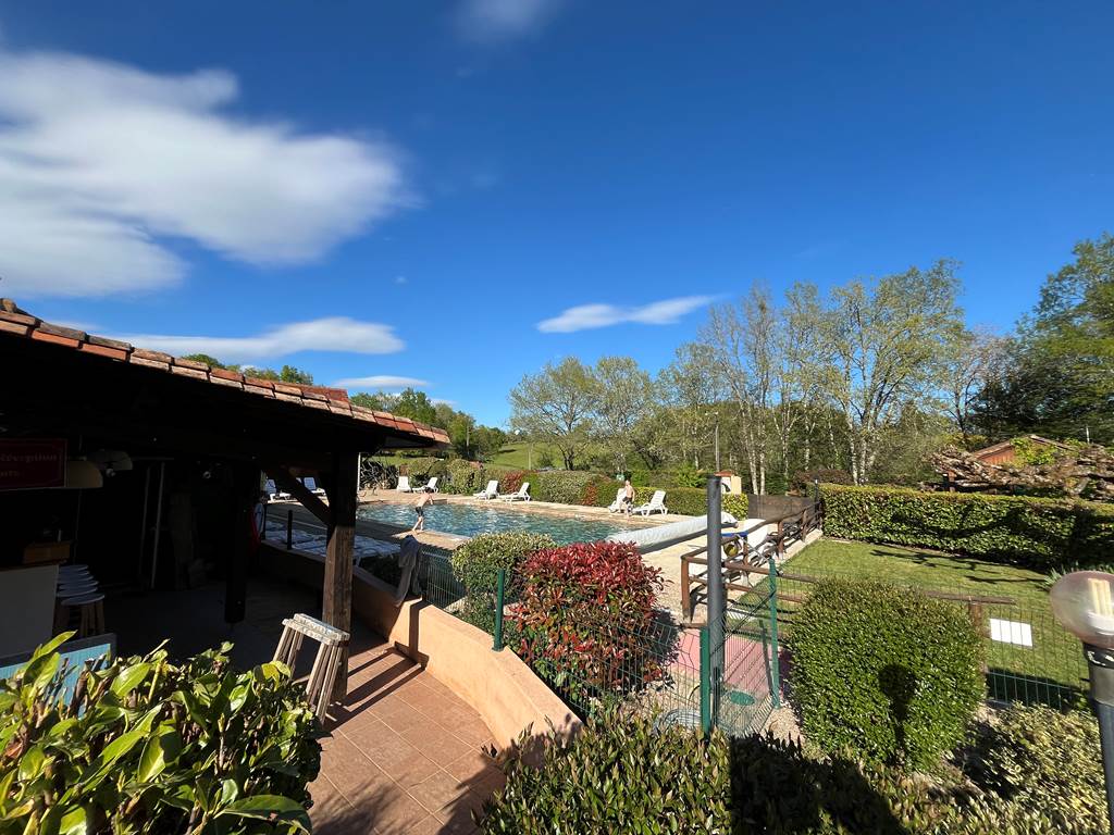Terrasse et piscine