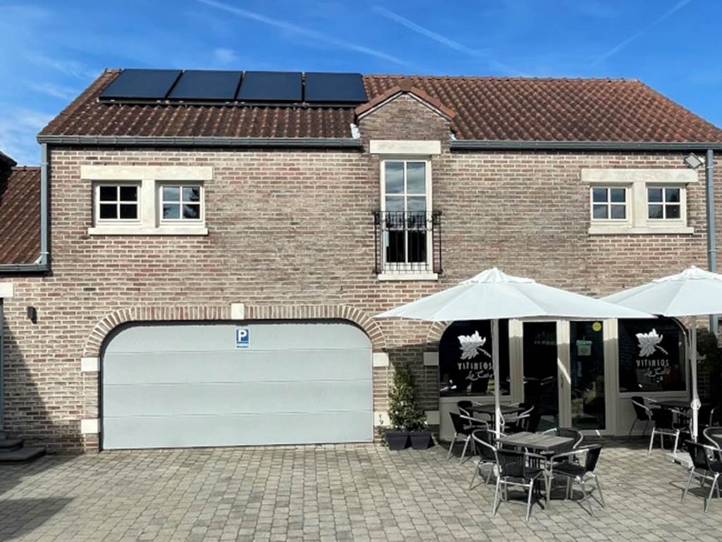 Appartement de 65 mètres carrés situé au premier étage, entrée indépendante