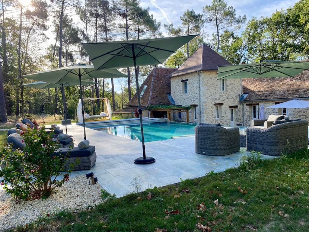 parasols-piscine-bergerac-perigord