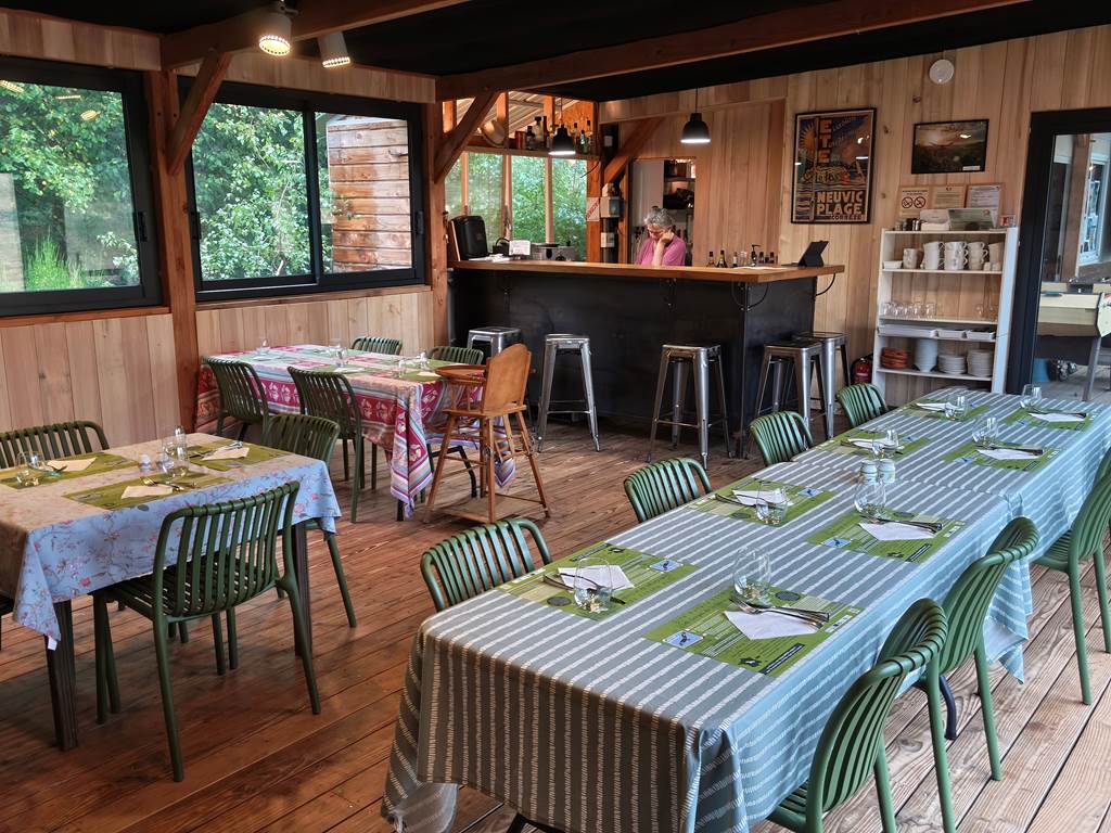 Salle de réception et bar