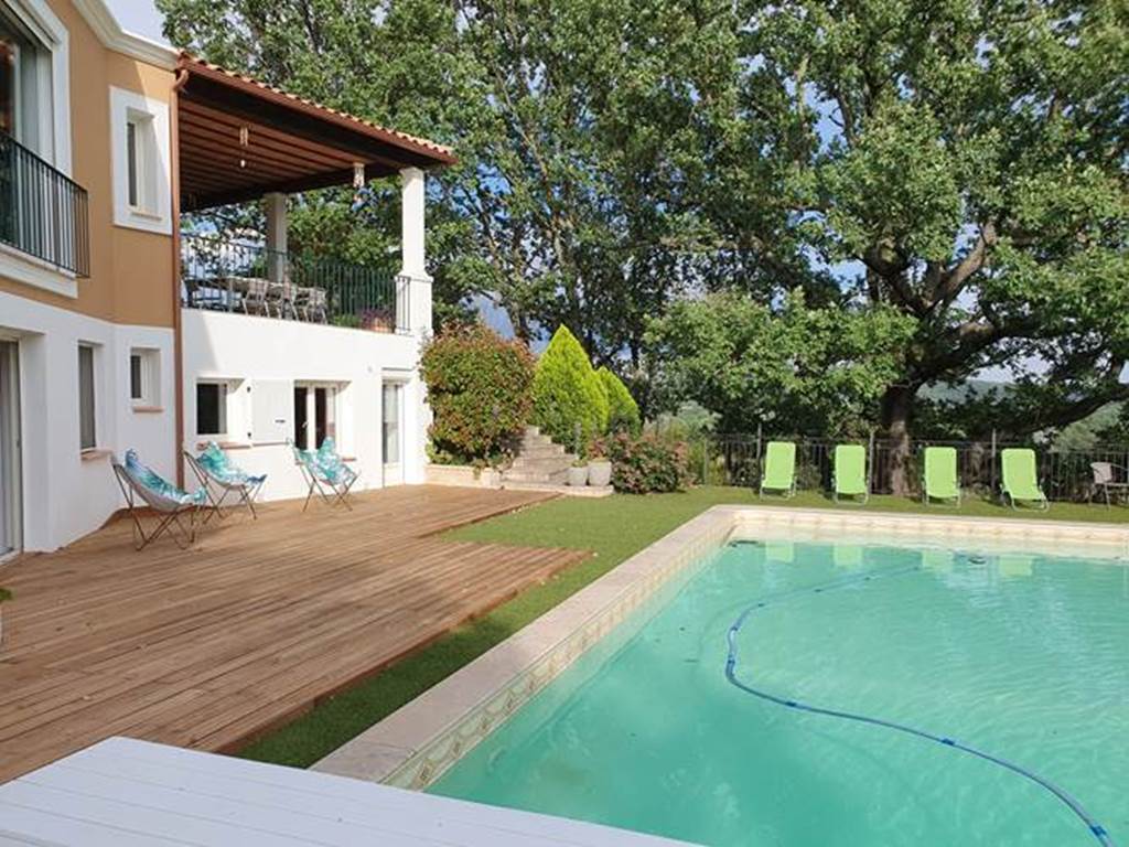 Terrasse et piscine