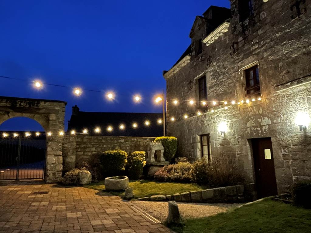 Le Gîte By night