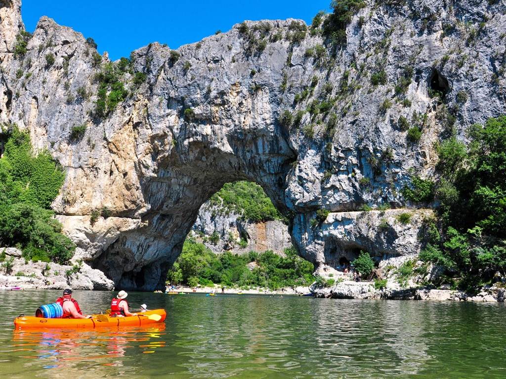 pont-darc ardéche ombre bleue du figier gites et chambres d'hôtes avec piscine