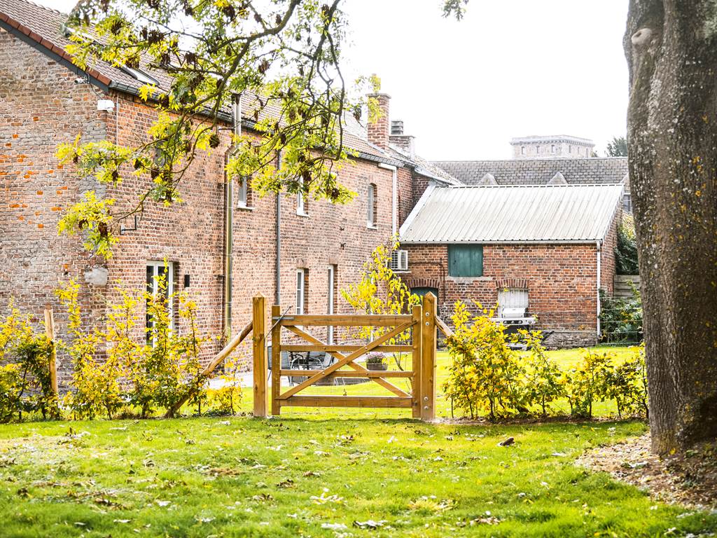 Gi^te Maud Neuprez. EXTERIEUR BOOKING HD-3