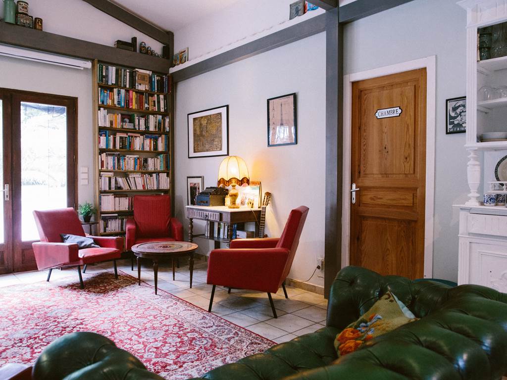 Un grand salon et un style unique
