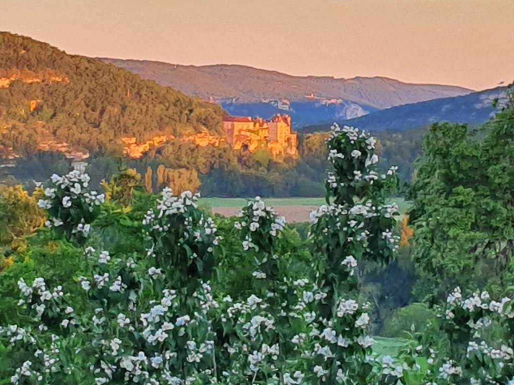 Point de vue Ouest depuis la maison : Chateau de Cenevière et Saint Cirq Lapopie