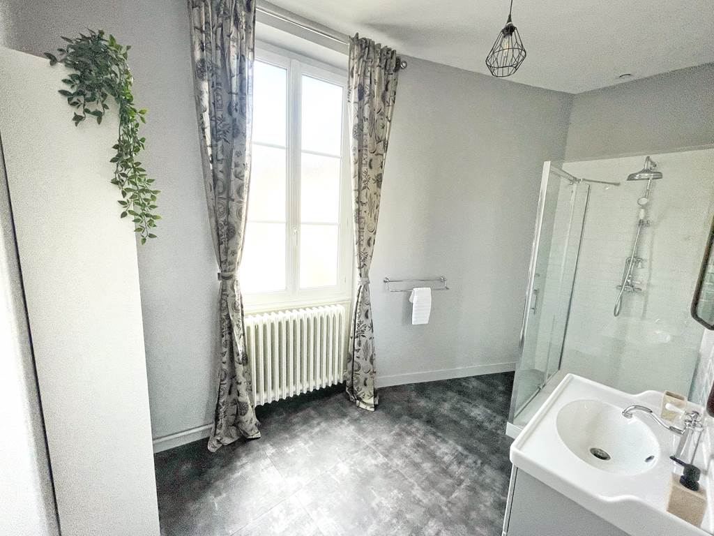 La Maison Voyage 41 - vue ensemble SDB - Chambre Jules Verne