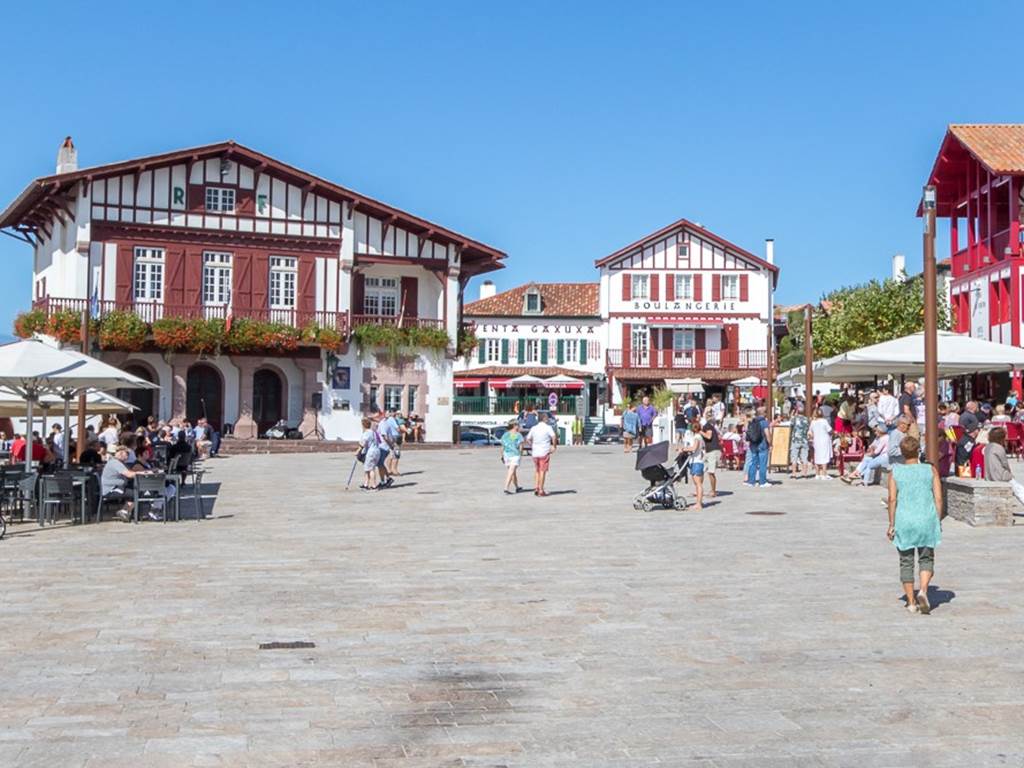 Hotel Elissaldia, Vue Sur la Place du Village